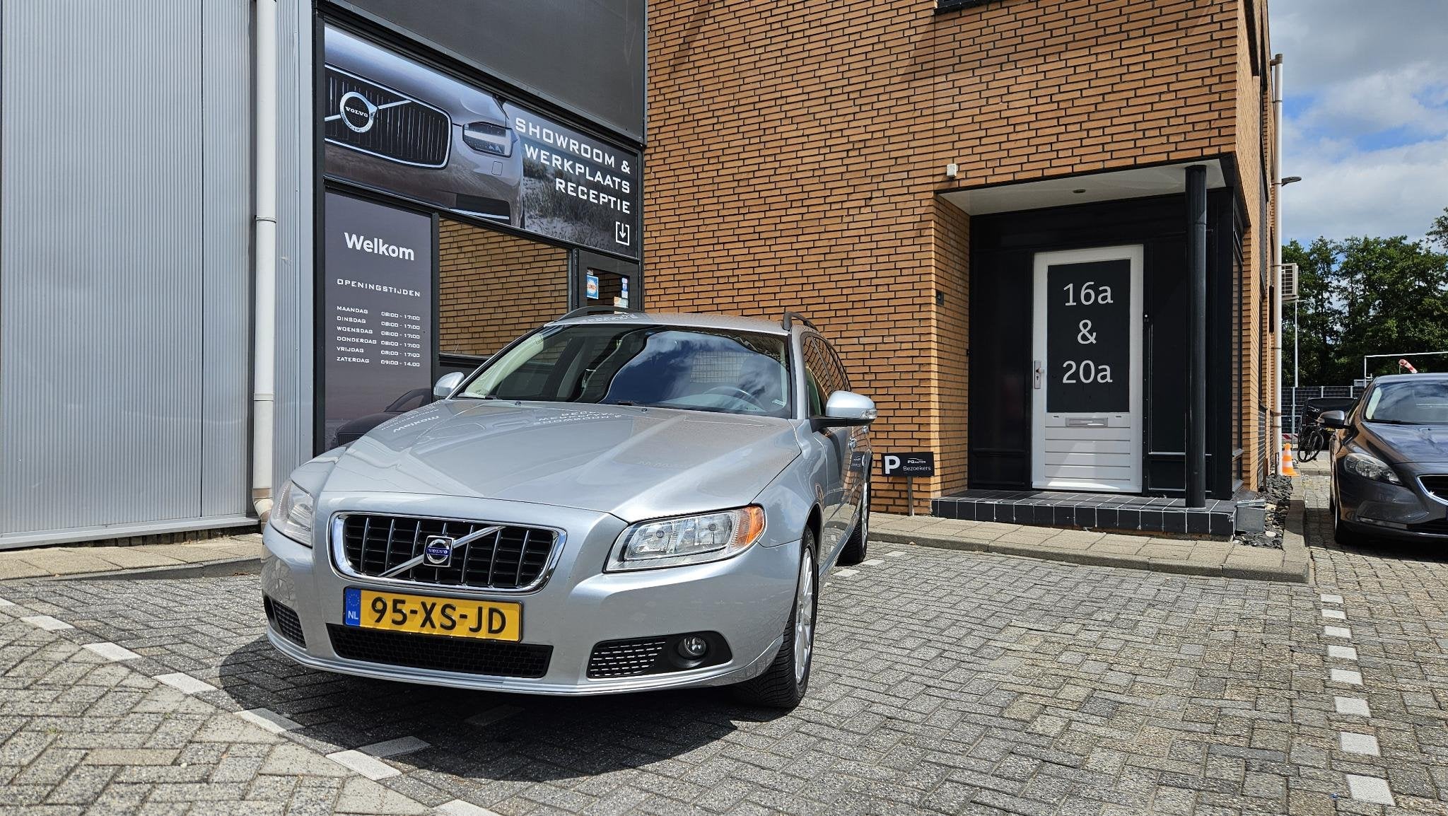 Volvo V70 2.5T Momentum, 2521 cc, 93 €/maand, Euro 4, Automatische klimaatregeling
