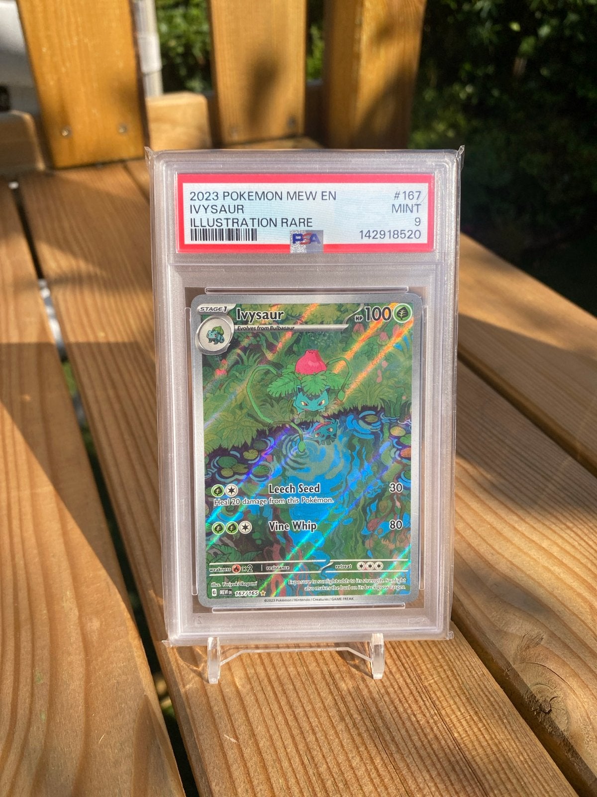 2023 Pokemon Mew en Ivysaur PSA 9, Ophalen of Verzenden, Zo goed als nieuw, Losse kaart