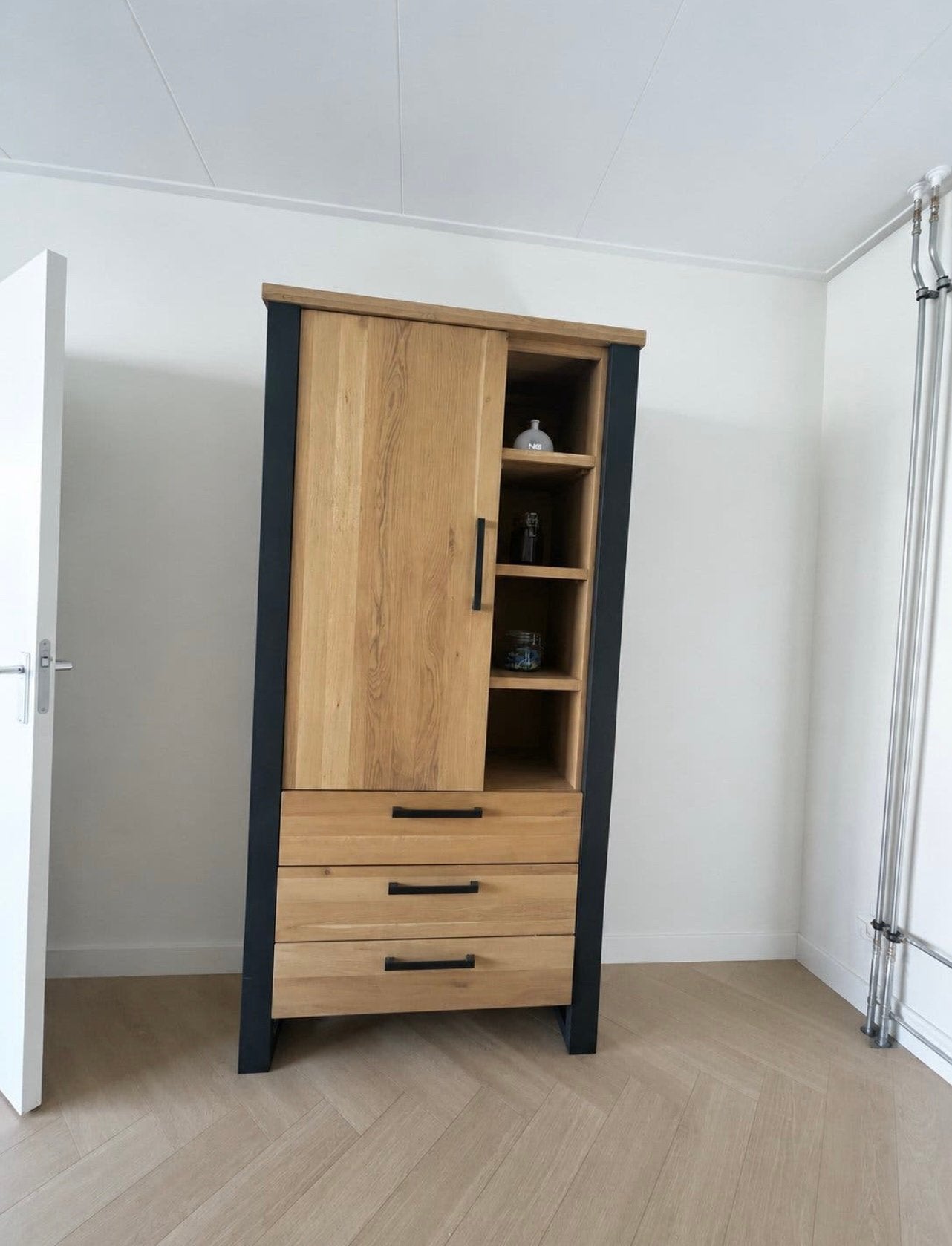 Hoge kast - van pronto wonen, Ophalen, Zo goed als nieuw, 25 tot 50 cm, 200 cm of meer