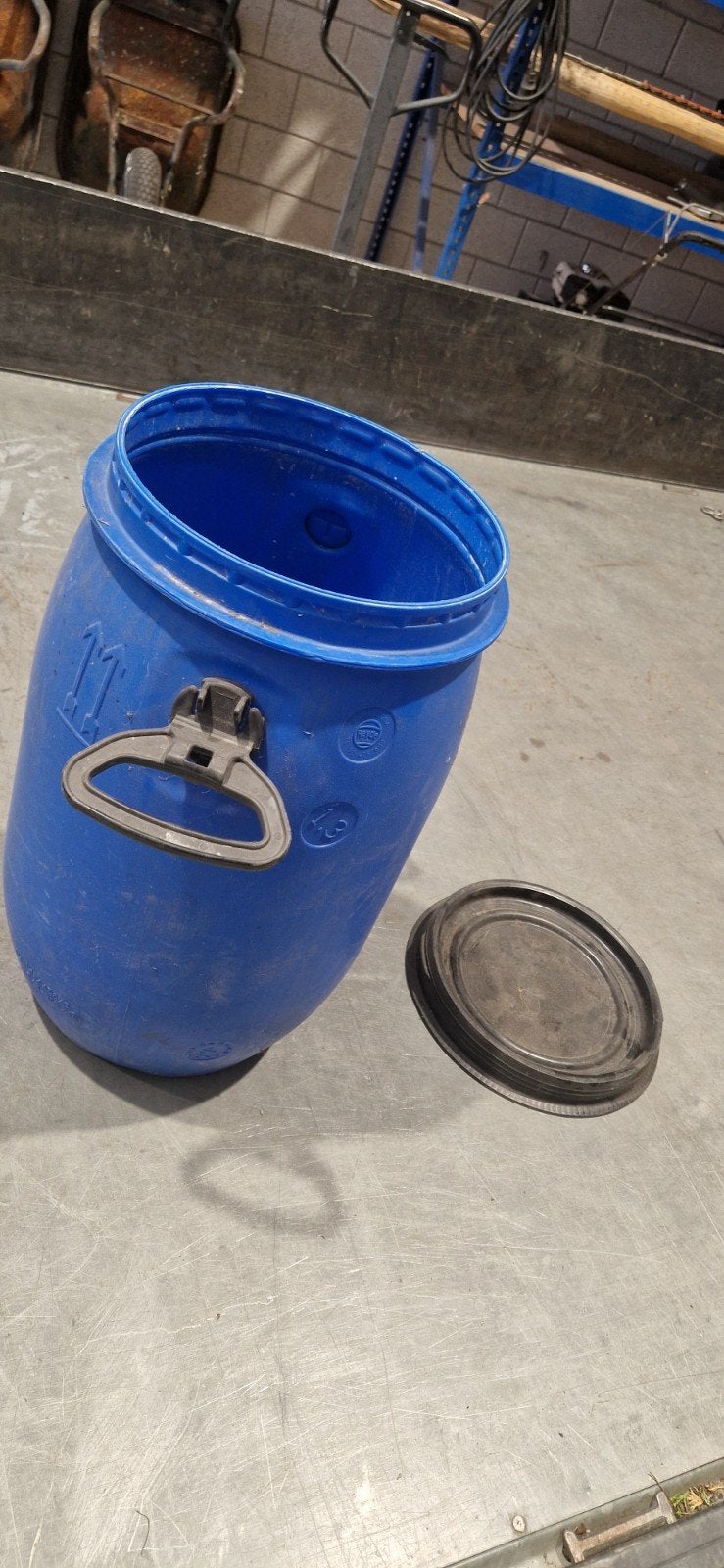 Blauwe plastic ton met deksel - 60 liter, Minder dan 75 liter, Ophalen, Gebruikt