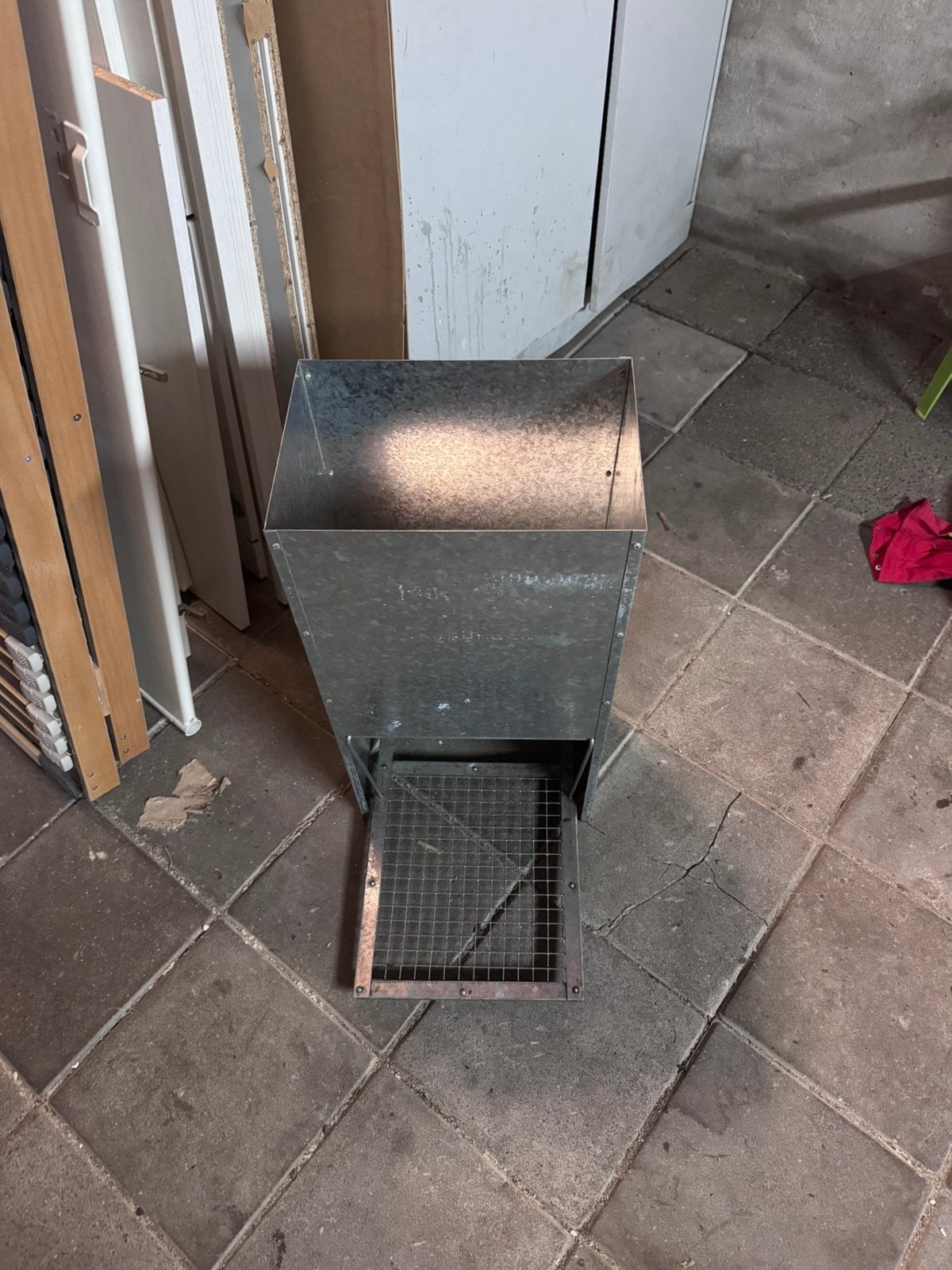 Voerbak kippen (trapbak), Dieren en Toebehoren, Ophalen, Zo goed als nieuw, Drinken en Voederen