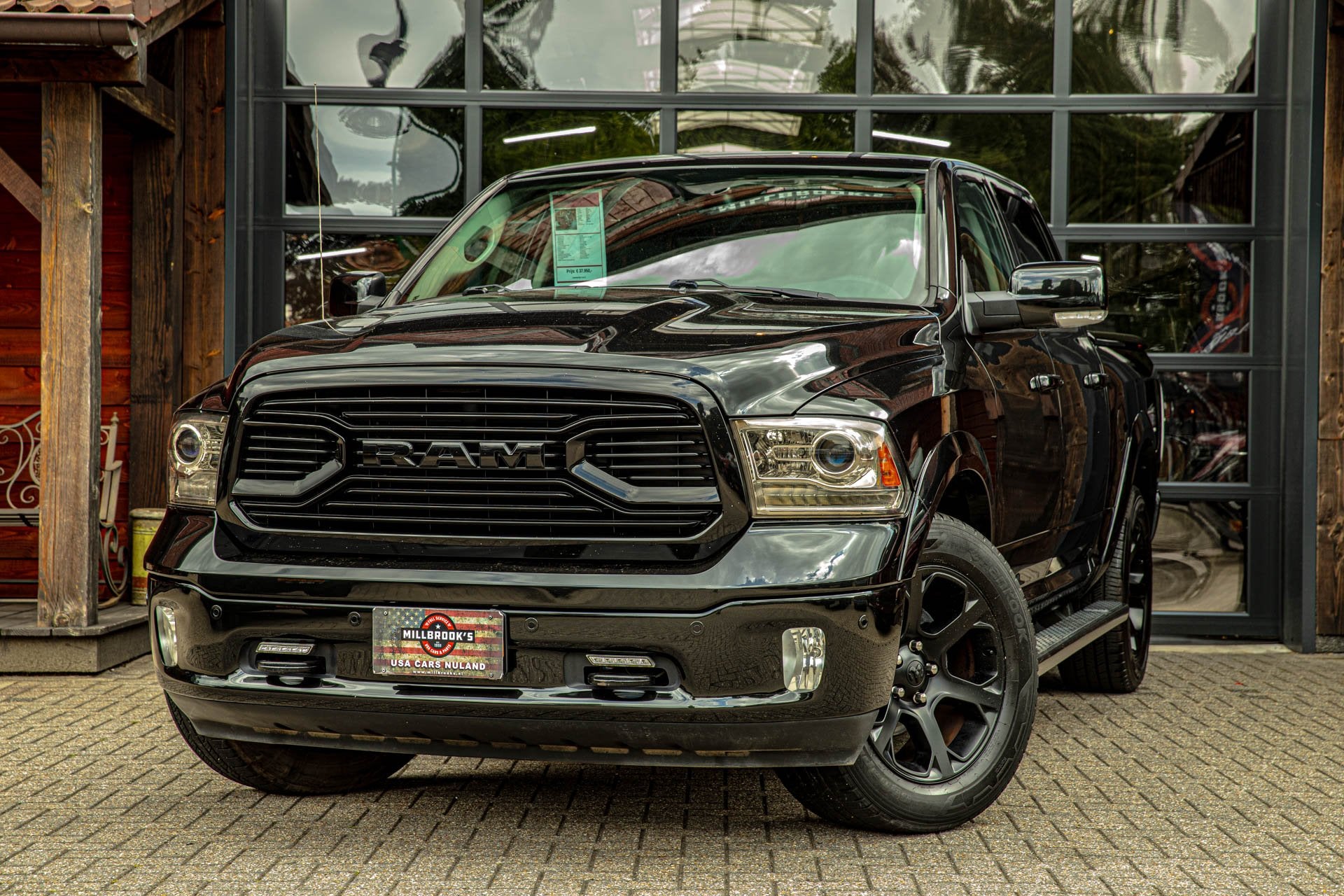 Dodge Ram 1500 5.7 V8 Classic LPG, Cruise control, Stoel ver, Automaat, 5654 cc, 402 pk, Zwart