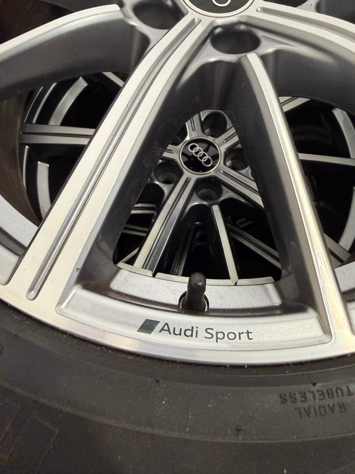 Audi Sport 20 inch velgen voor de Q5 met Pirelli zomerbanden, Auto-onderdelen, Ophalen, Gebruikt, 255 mm, Banden en Velgen