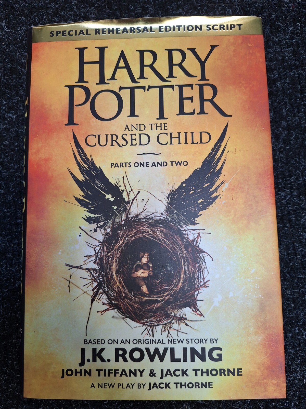 Harry Potter and the Cursed Child - Hardcover - part 1&2, Ophalen of Verzenden, Zo goed als nieuw