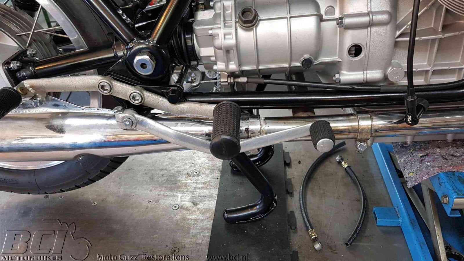 GEZOCHT : Achterrempedaal Moto Guzzi 850T / 750S, Motoren, Ophalen of Verzenden, Gebruikt