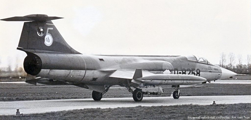 F-104  D-8258, Verzamelen, Luchtvaart en Vliegtuigspotten, Ophalen of Verzenden, Gebruikt, Kaart, Foto of Prent