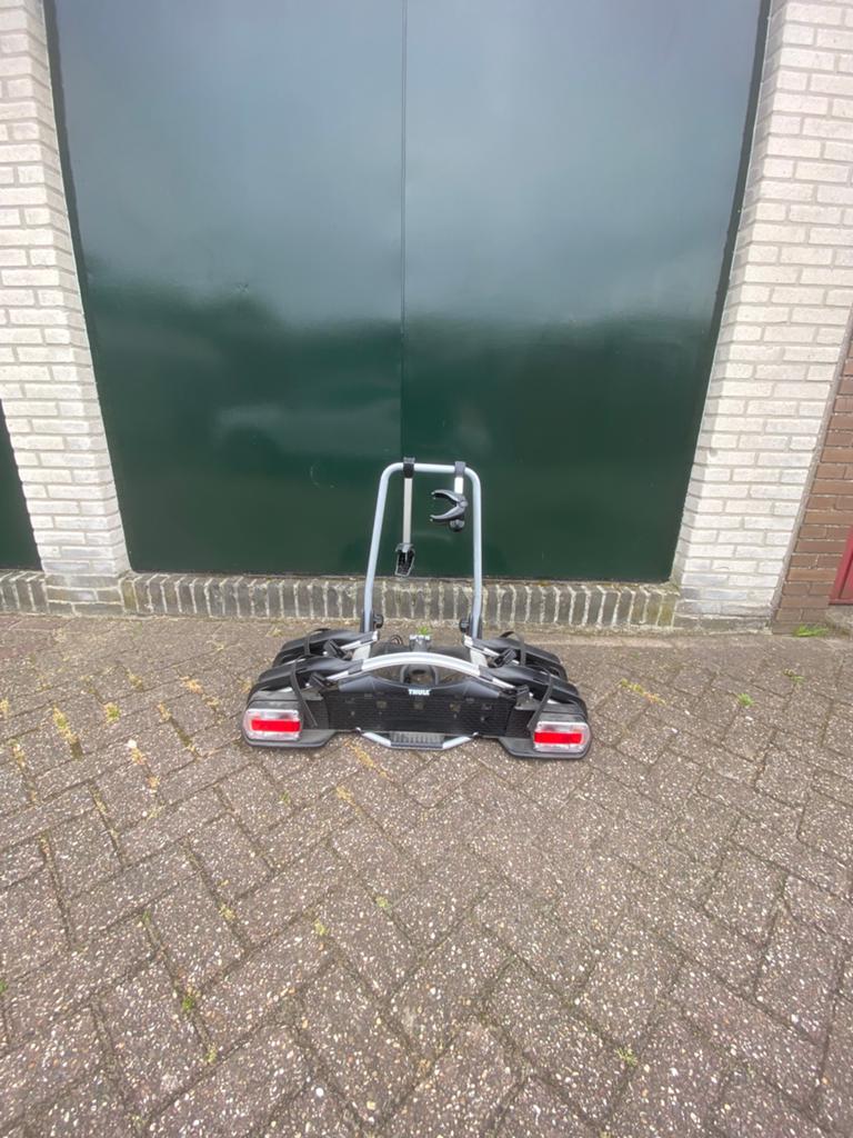 Thule 921 fietsendrager g2 kantelbaar, Auto diversen, Fietsendragers, Ophalen of Verzenden, Zo goed als nieuw, Trekhaakdrager