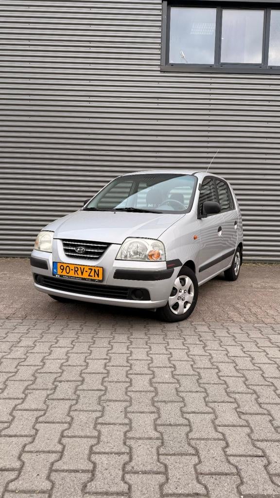 Hyundai Atos 1.1 2005 Grijs, Auto's, Voorwielaandrijving, 31 €/maand, 4 cilinders, Leder en Stof