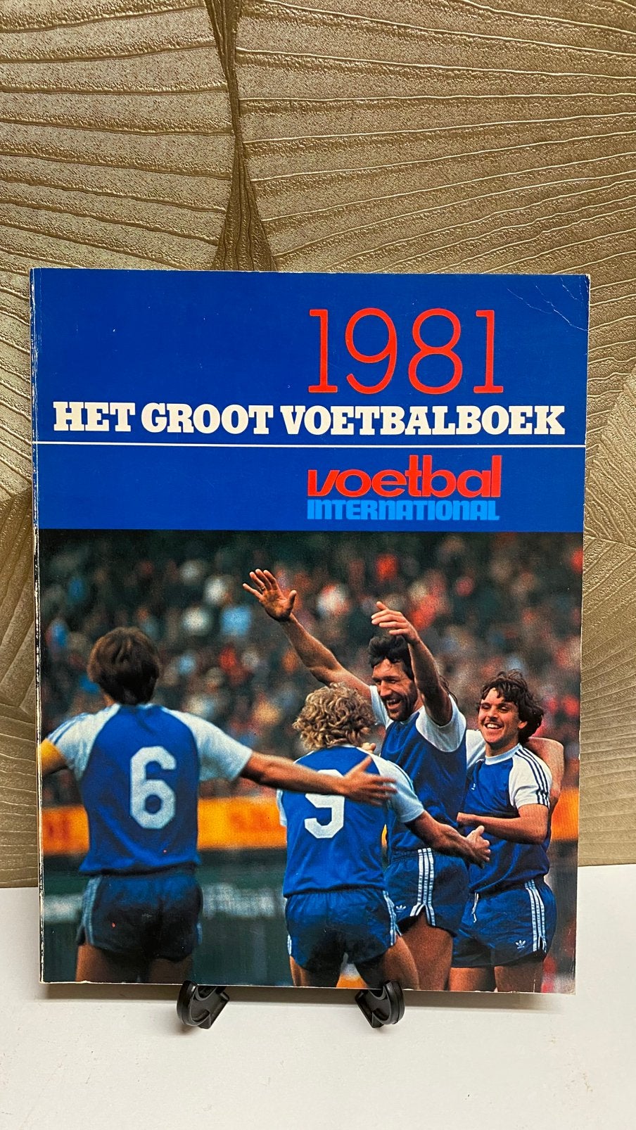 Voetbal International met oa Louis van Gaal - 1981, Ophalen of Verzenden, Zo goed als nieuw, Balsport