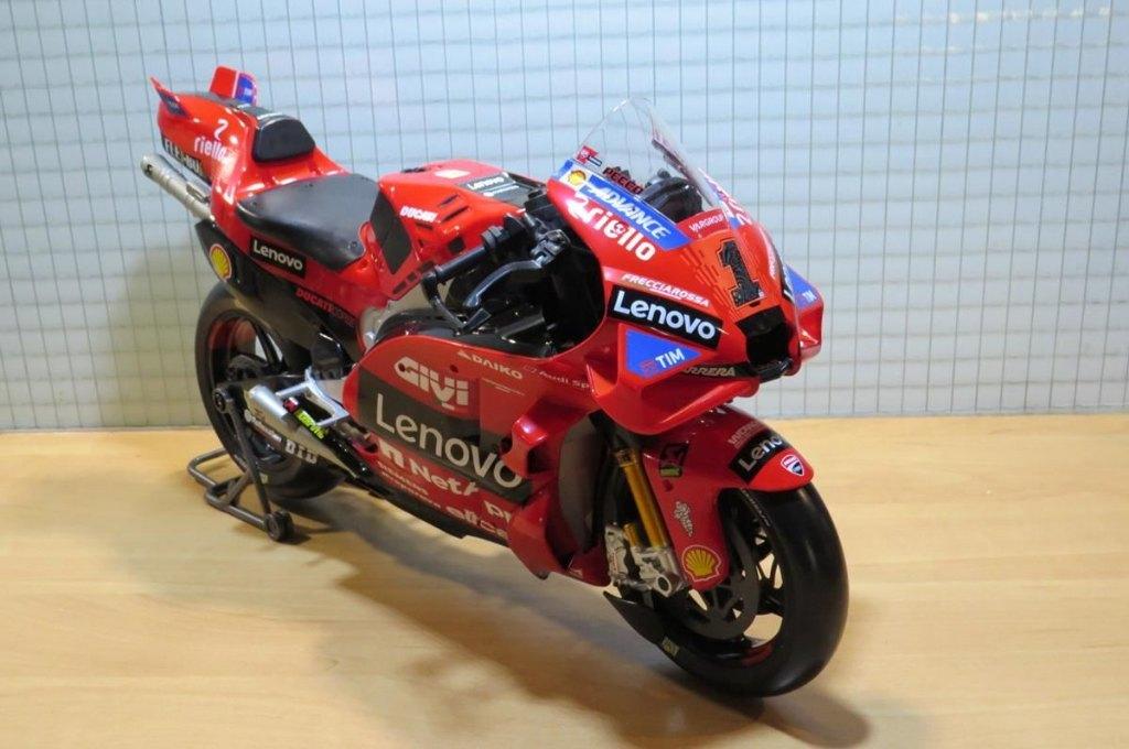 Francesco Bagnaia Ducati Lenovo Desmosedici 2024 1:6 32245, Nieuw, Motor, Parc Ariane - Le Vénus, May Cheong Group France S.A.S