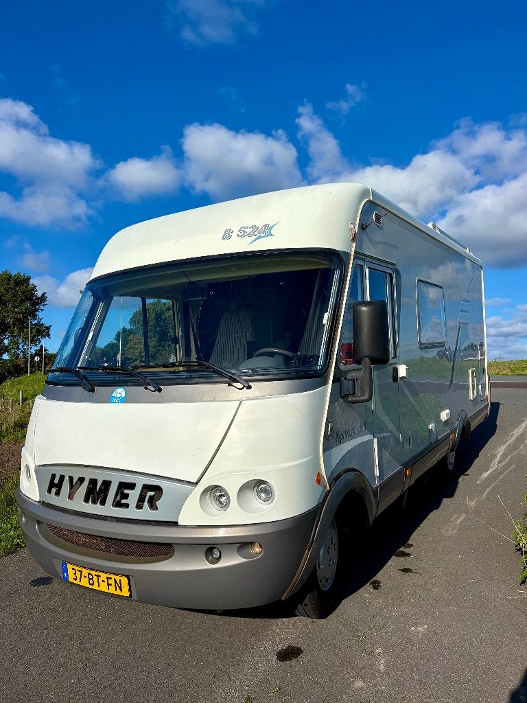 Hymer B524, hefbed, dwarsbed, zonnepanelen, XL garage, Integraal, Ringverwarming, Fiat, Oven