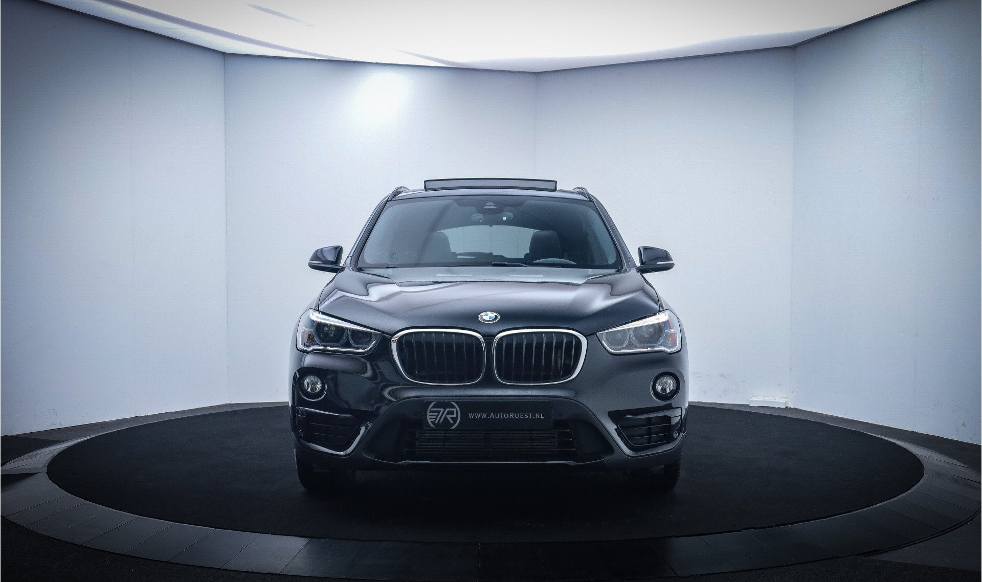 BMW X1 20iA X.Dr. SPORT LINE PANO | HARMAN KARDON | LEER | M, Gebruikt, 2000 kg, Zwart, Leder
