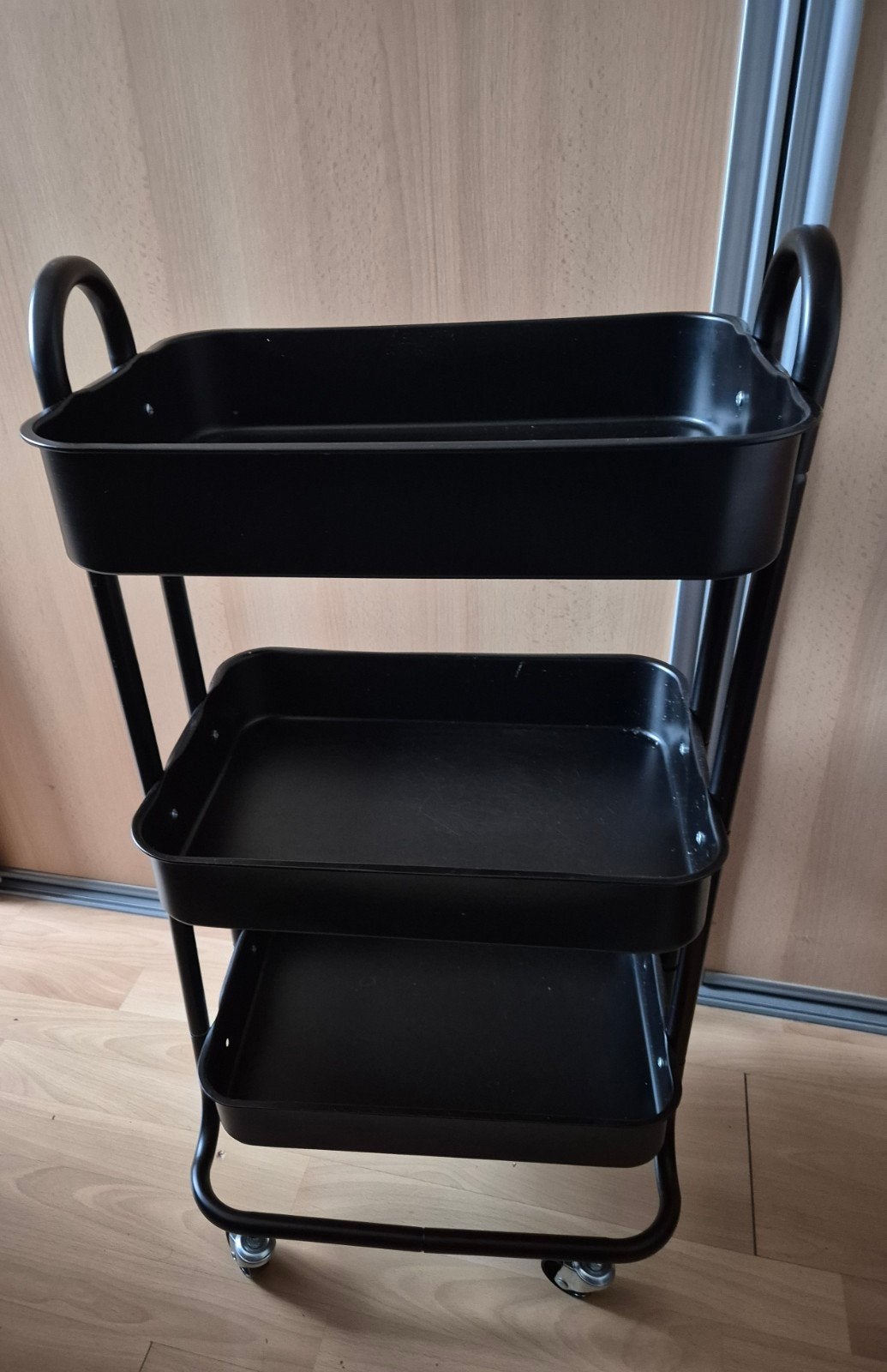 Zwart metalen roltafel met 3 etages, Huis en Inrichting, Ophalen of Verzenden, Gebruikt
