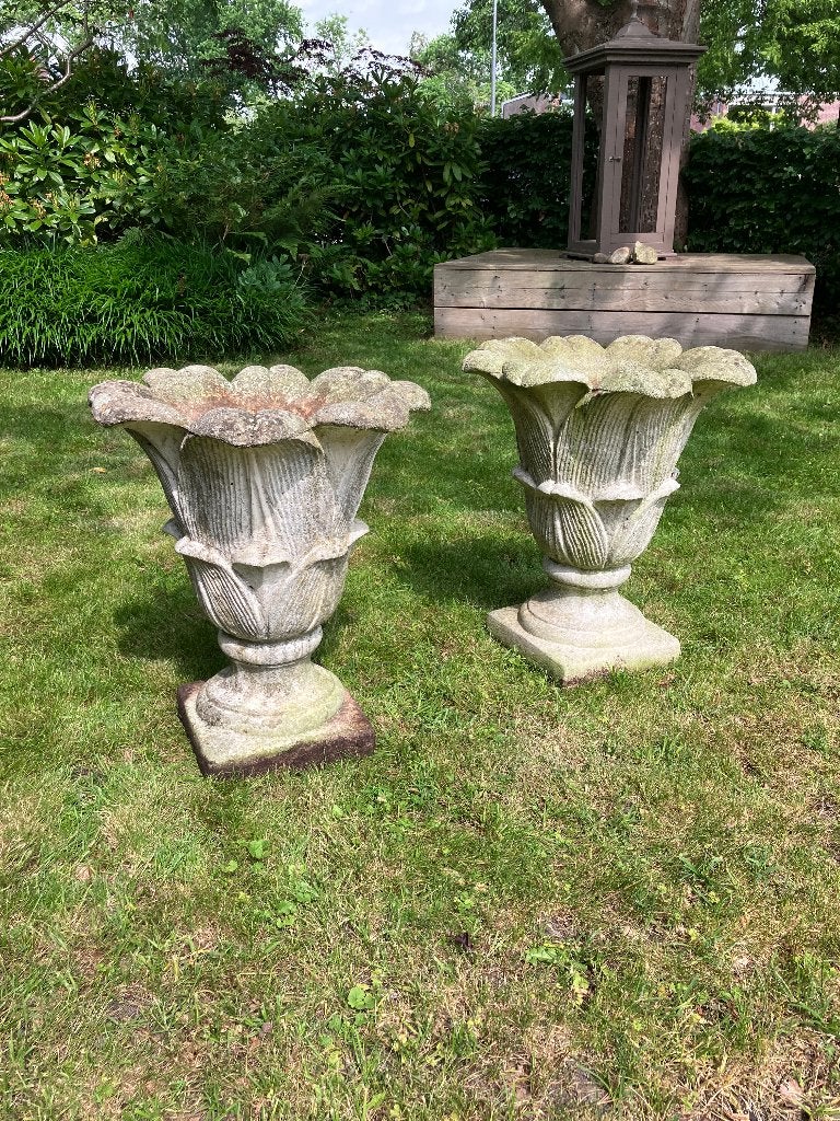 Prachtige set van 2 klassieke betonnen tuinvazen H56 x Ø48cm, Tuin en Terras, Tuinvazen, Ophalen, Gebruikt