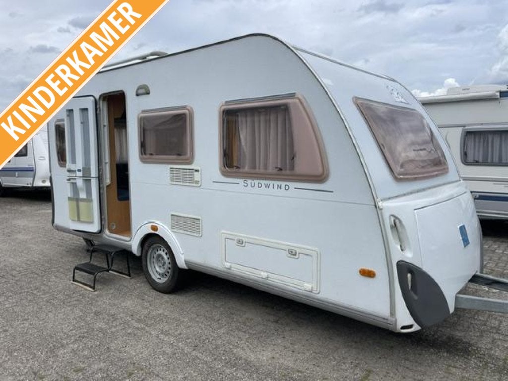 LAST MINUTE: Knaus Sudwind 450 TK 5 persoons voortent, Caravans en Kamperen