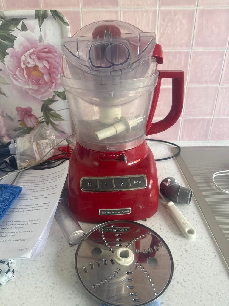 KitchenAid Keukenmachine - Rood met accessoires, Witgoed en Apparatuur, Keukenmixers, Gebruikt, 2 tot 3 liter, 2 snelheden, Ophalen of Verzenden
