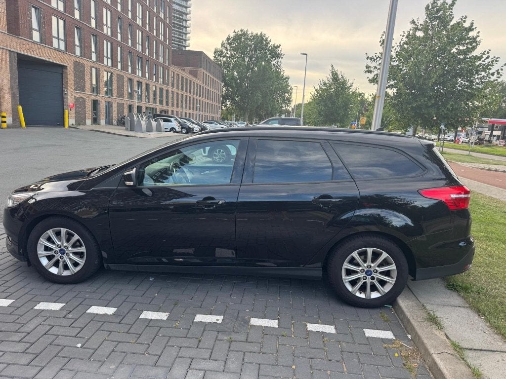 Ford Focus 1.0 Ecoboost 125pk 2016 Zwart, Zwart, Handgeschakeld, 1216 kg, Particulier