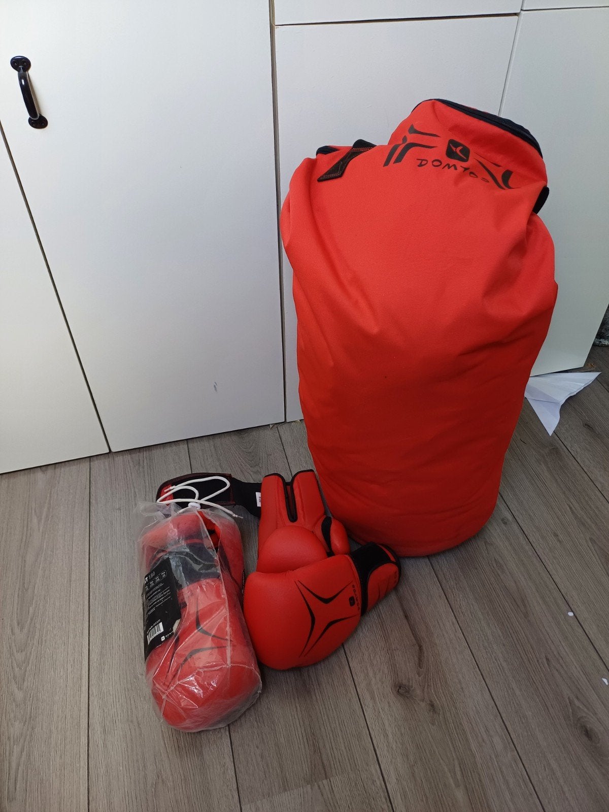 Bokszak met 2 paar handschoenen, Ophalen of Verzenden, Zo goed als nieuw, Bokszak