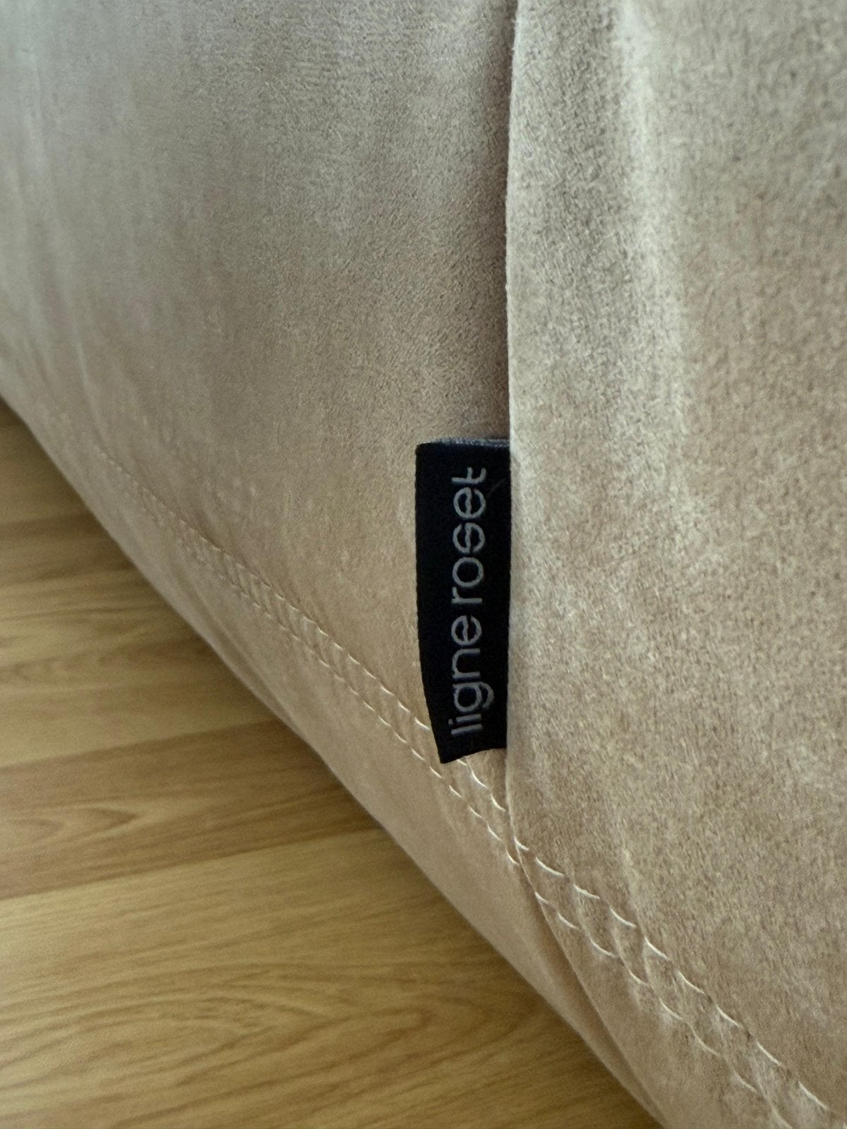 Foto 4 van Ligne Roset Togo 3-zitsbank – Nieuw