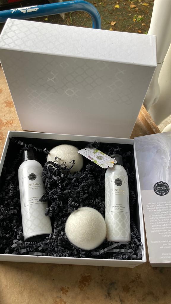 Sweet Grace Cadeauset: Body Mist & Wasparfum, Kunststof, Ophalen of Verzenden, Zo goed als nieuw, Modern