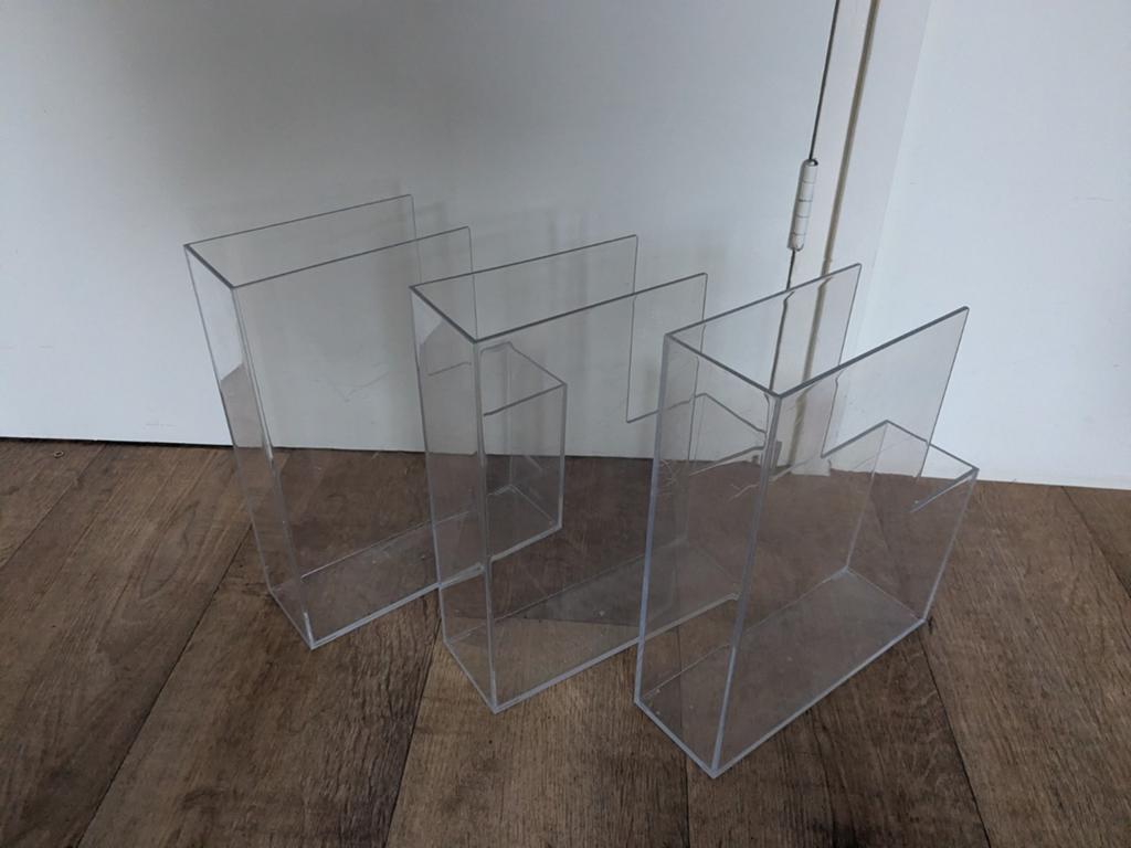 Gratis 3 Transparante plexiglas lectuur bakken, Ophalen, Gebruikt