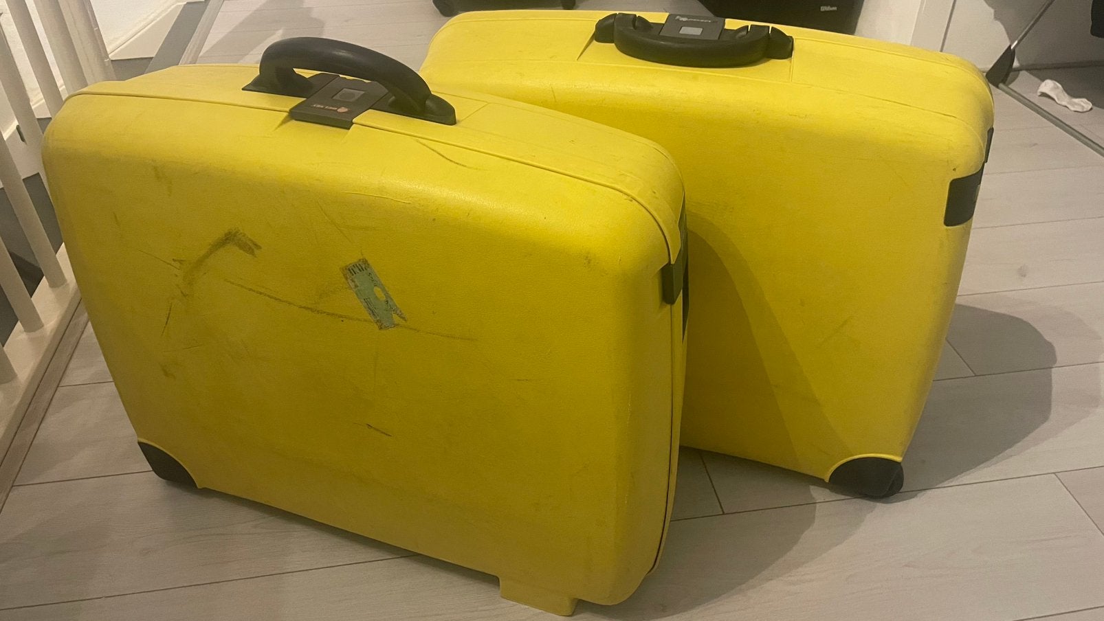 Delsey koffers 2 stuks gratis, Hard kunststof, Zo goed als nieuw, 70 cm of meer, Wieltjes