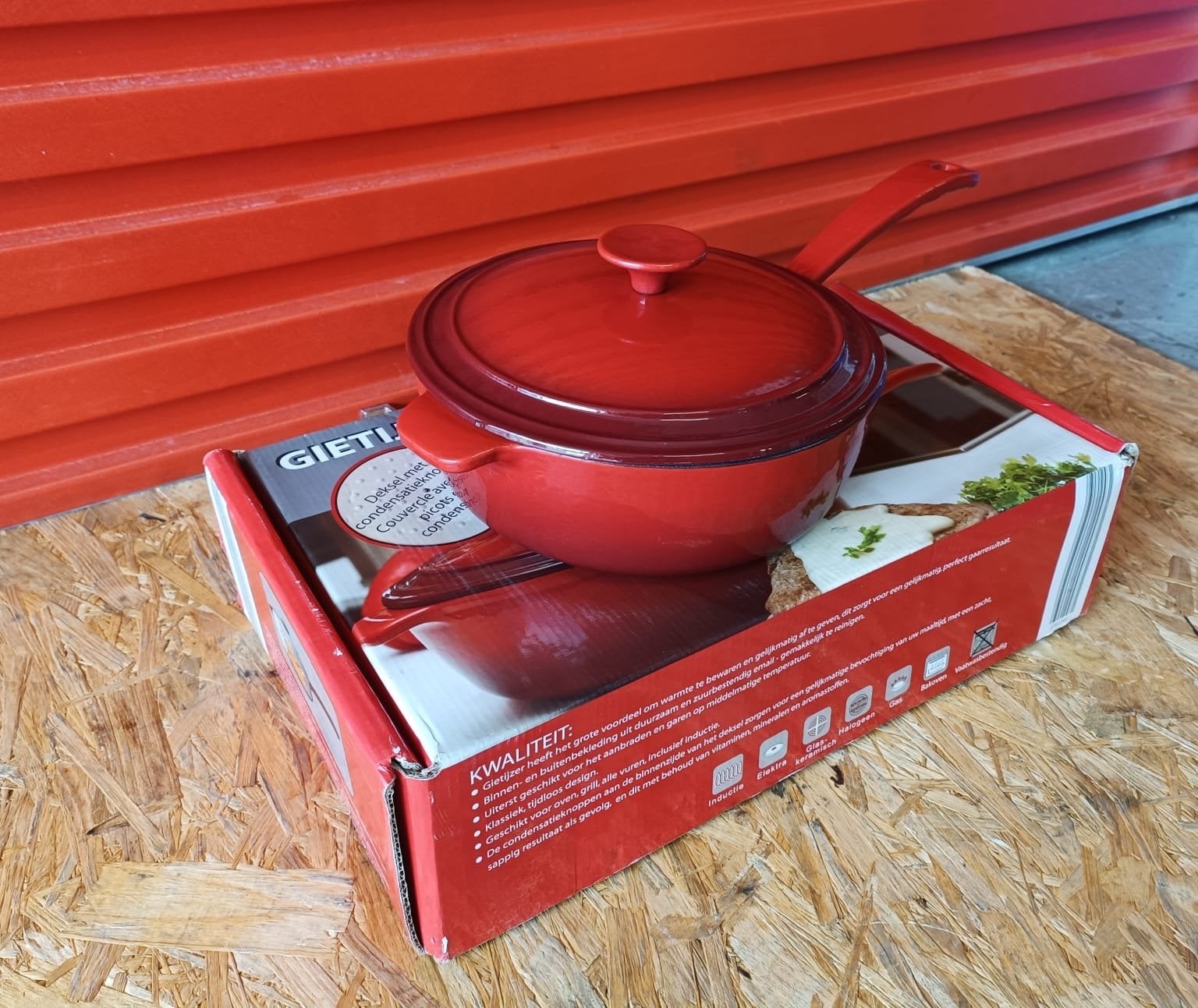 Gietijzeren Sauspan 24 cm - Nieuw in Doos, Gietijzer, Nieuw, Ophalen of Verzenden, Kookpan