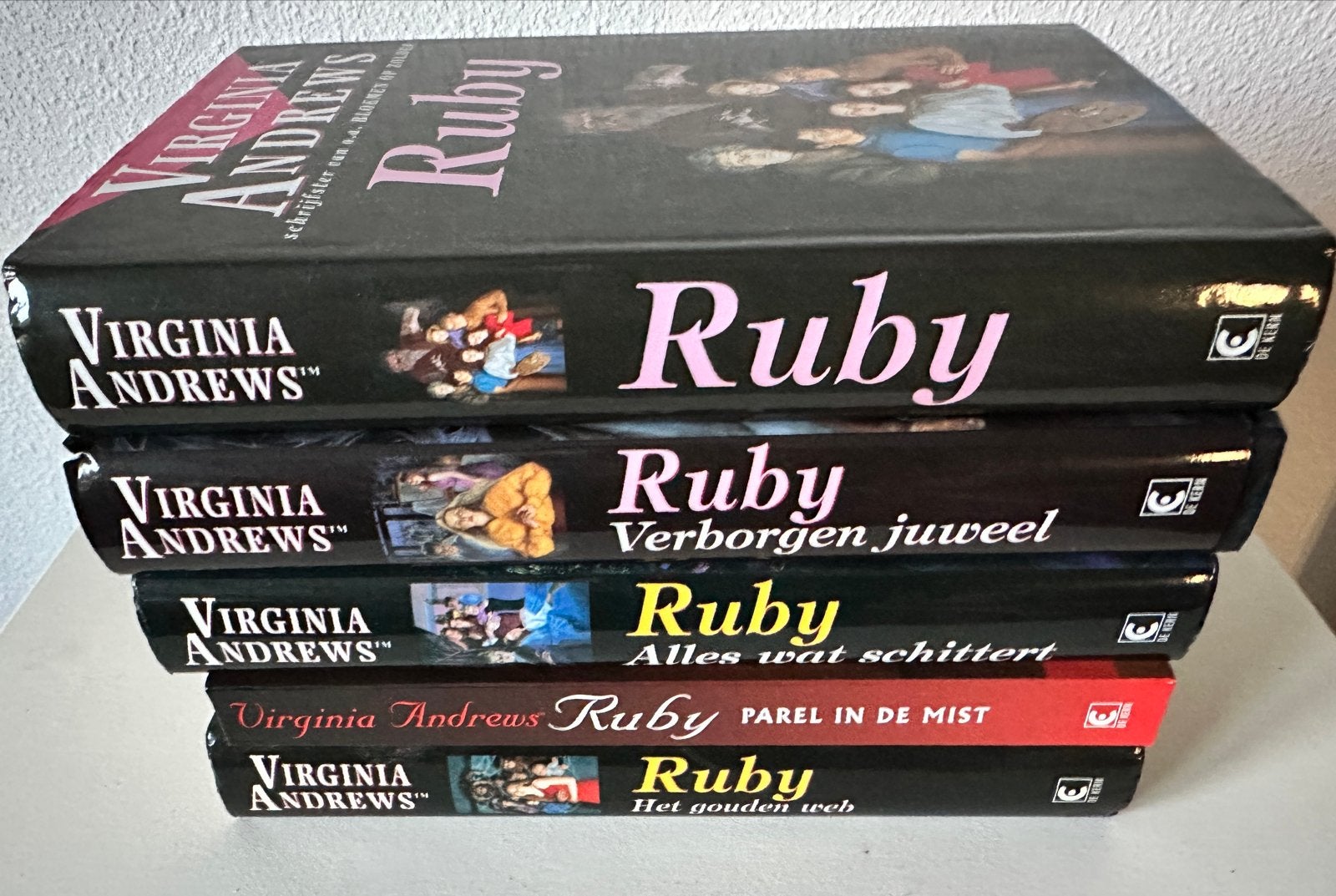 Virginia Andrews Ruby Serie compleet- 5 Boeken, Boeken, Ophalen of Verzenden, Gelezen, Nederland