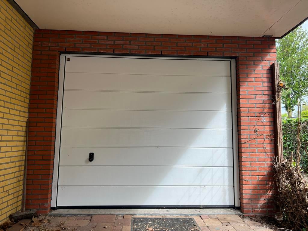 Witte Garagedeur EPU40 2430x2125, Doe-het-zelf en Verbouw, Rolluiken, Ophalen, Zo goed als nieuw, 200 cm of meer