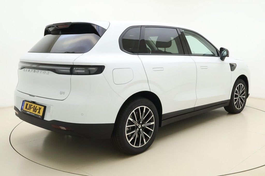 Leapmotor B10 Design ProMax 67.1 kWh Wltp 434km | 750kg trek, Auto's, Leapmotor, Achterwielaandrijving, Gebruikt, 750 kg, 1820 kg