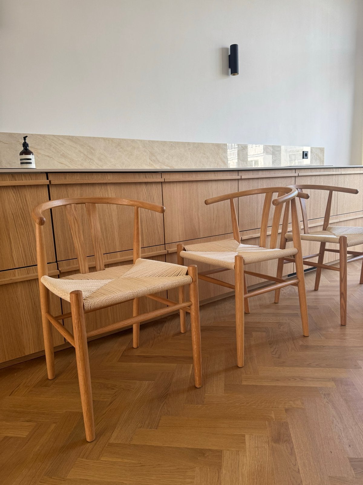 4 wishbone eetkamer stoelen - nieuwstaat, Ophalen, Japandi, Overige kleuren, Nieuw