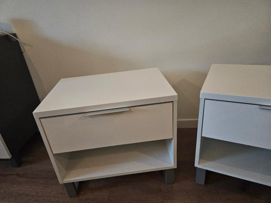 Set van 2 Hoogglans witte nachtkastjes, Ophalen, Gebruikt, Minder dan 45 cm, Minder dan 55 cm