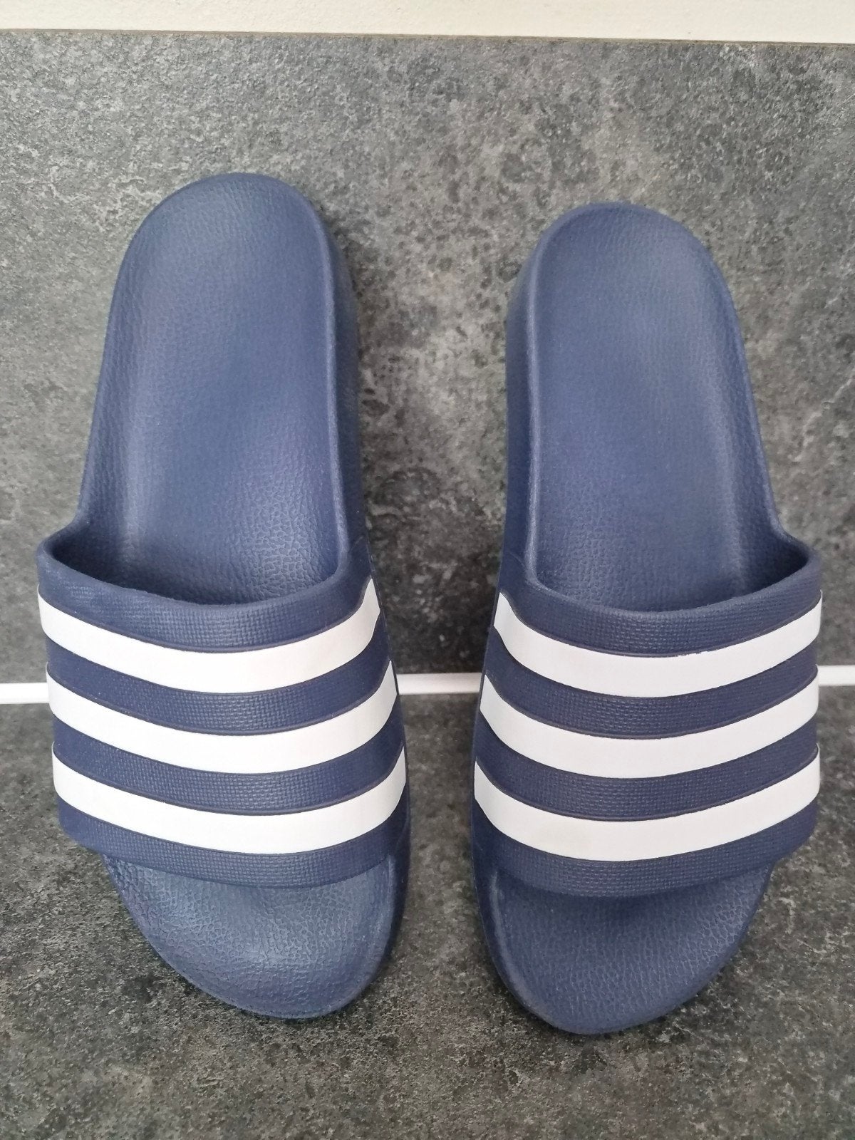 Adidas Adilette slippers maat 40 (valt als 39), Slippers, Ophalen of Verzenden, Gedragen, Blauw