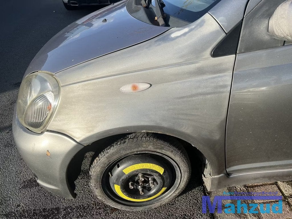 TOYOTA YARIS P1 Grijs links voorscherm 1999-2004, Info@toyota.co.jp, Gebruikt, Voor, Toyota Motor Corporation