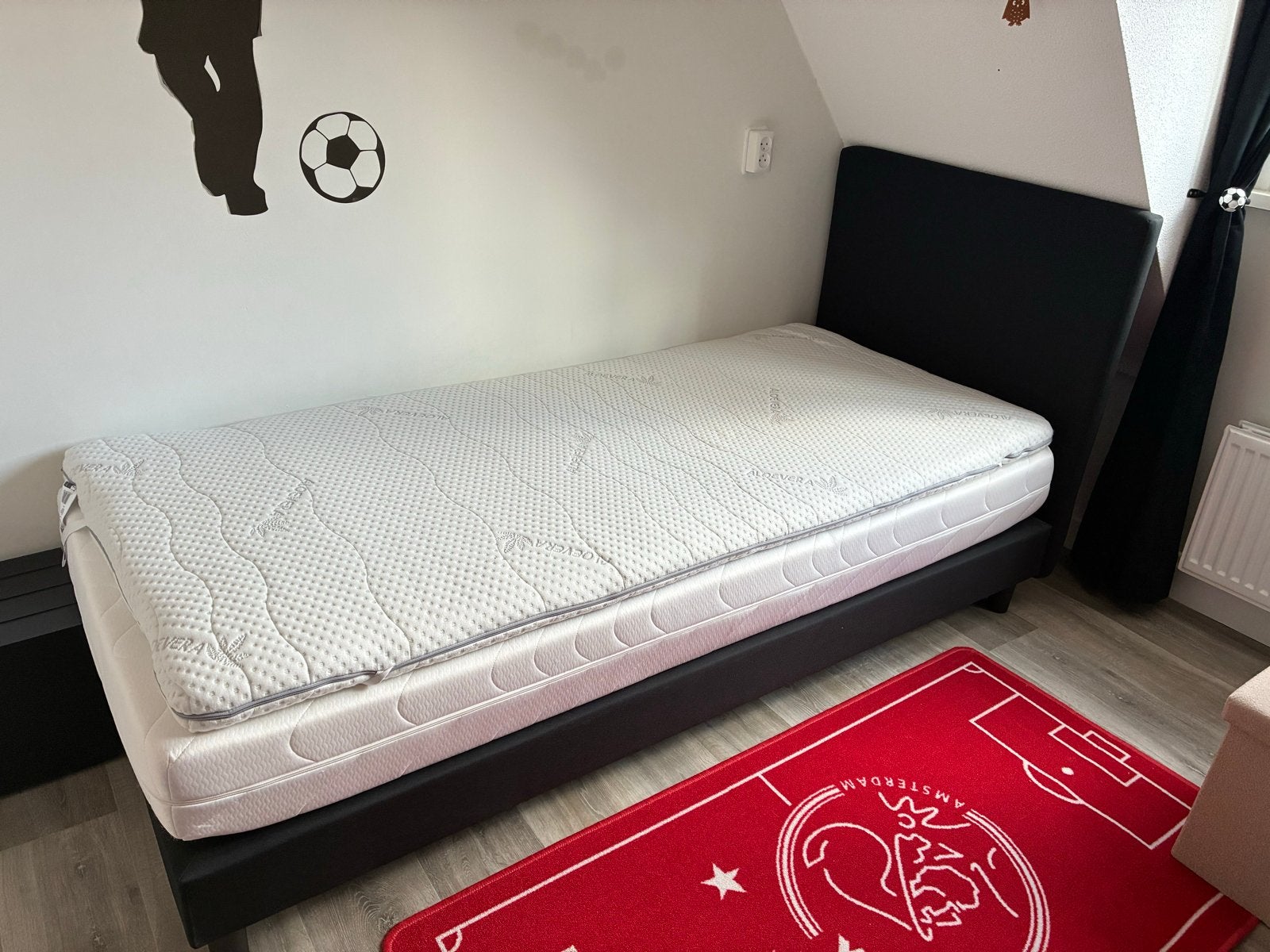 Eenpersoons boxspring met matras en topper - Z.G.A.N., Huis en Inrichting, Ophalen, 90 cm, Eenpersoons, Zwart