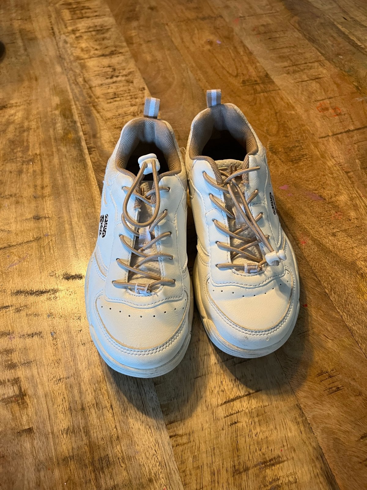 Fila sportschoenen maat 33, zo goed als nieuw, witte zool, Kinderen en Baby's, Ophalen, Zo goed als nieuw, Sportschoenen