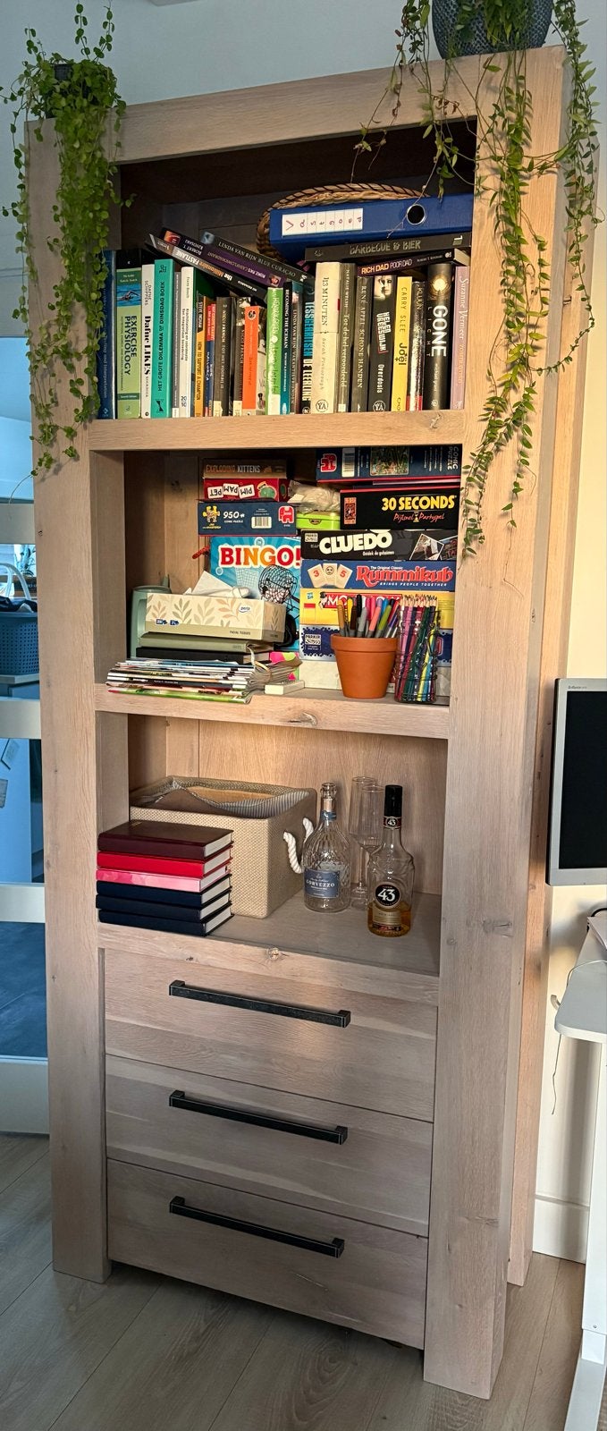 Massief eikenhouten boekenkast met lades