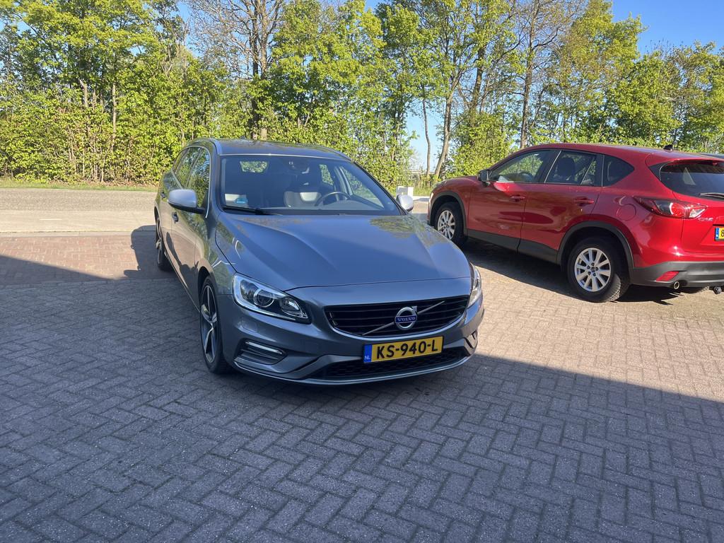 Volvo V60 1.5 T3 R-Design TREKHAAK STOELVERWARMING, 4 cilinders, Automatische klimaatregeling, Origineel Nederlands, 154 pk