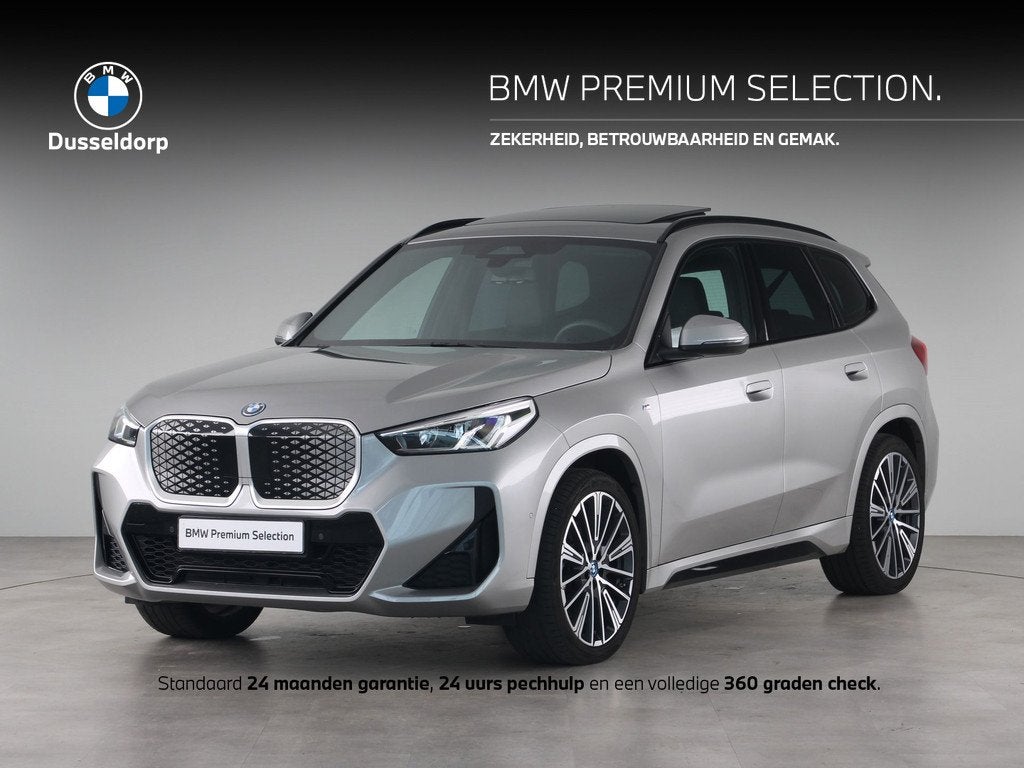 BMW iX1 xDrive30 67 kWh M Sport Edition Accu SoH 100%, Auto's, BMW, Gebruikt, Zwart, Met garantie (alle), Vierwielaandrijving