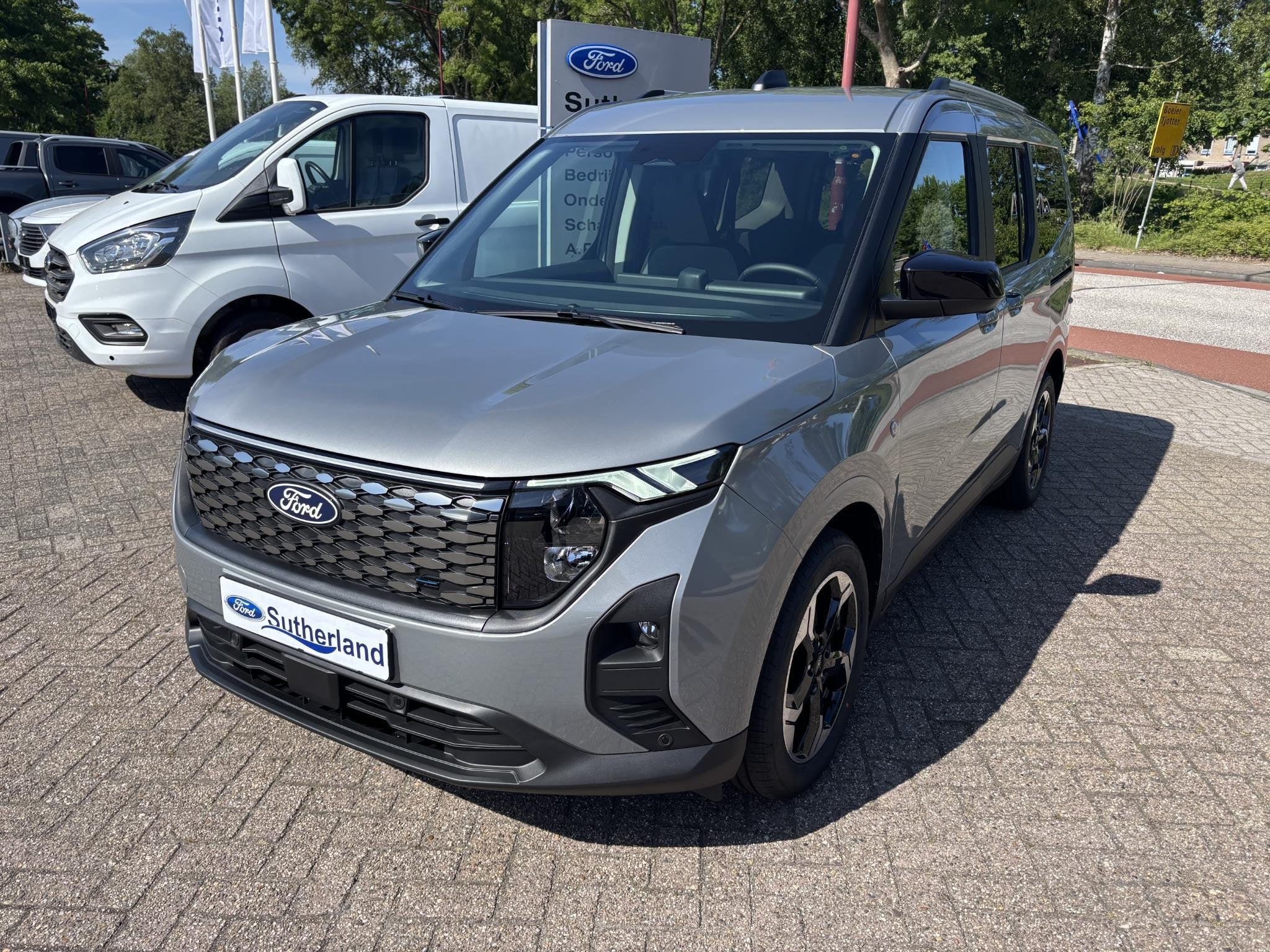 Ford E-Tourneo Courier Titanium 44 kWh | 136pk | Driver Assi, Auto's, Gebruikt, Overige carrosserieën, 44 kWh, Origineel Nederlands