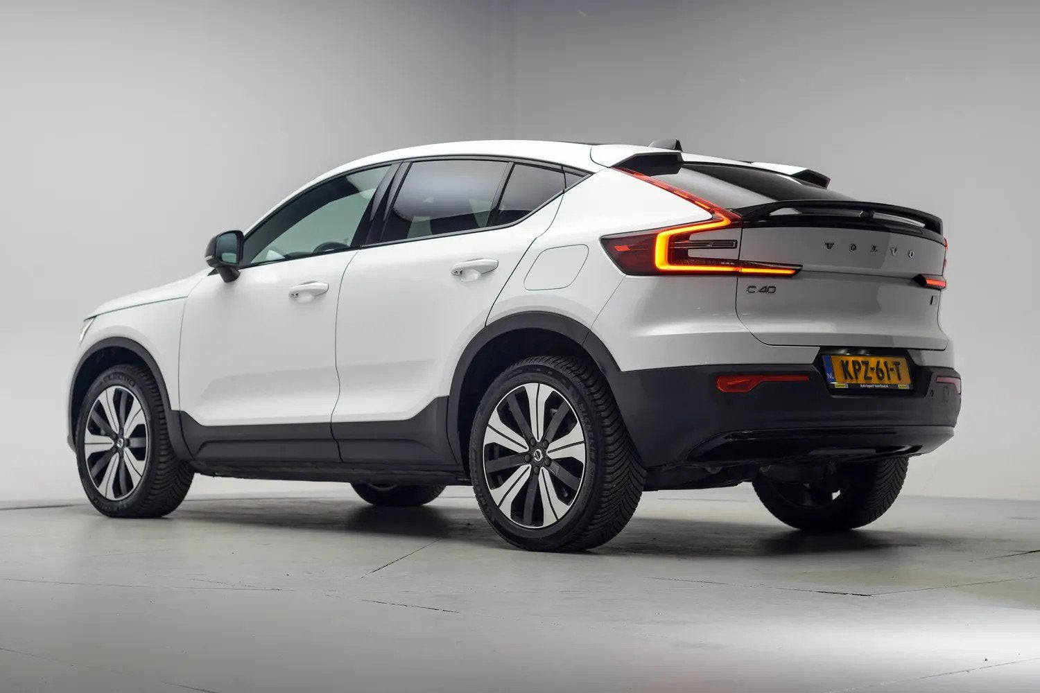 Volvo C40 Recharge Plus 69 kWh 3-fase [ Panorama LED Stoel-e, Auto's, Automaat, 0 cilinders, Gebruikt, Wit
