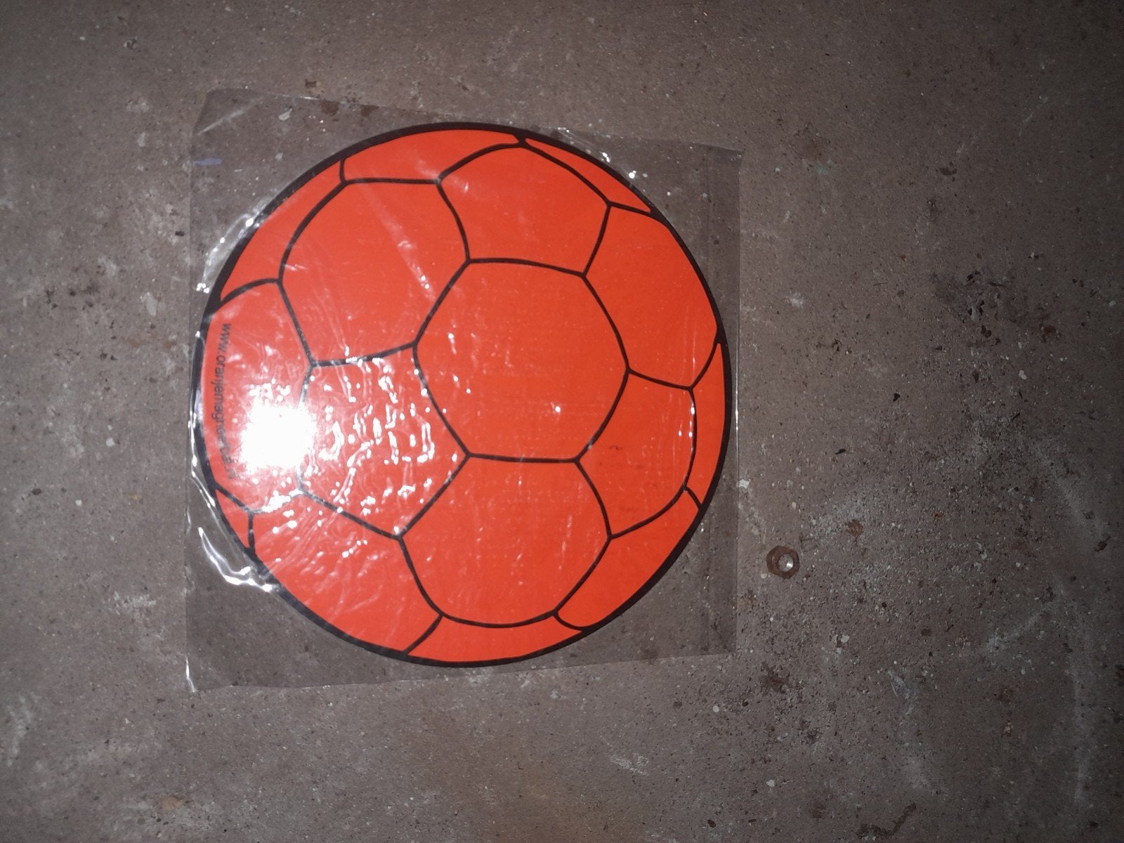 oranje voetbal magneet stcker, Ophalen, Zo goed als nieuw, Oranje of Koningsdag