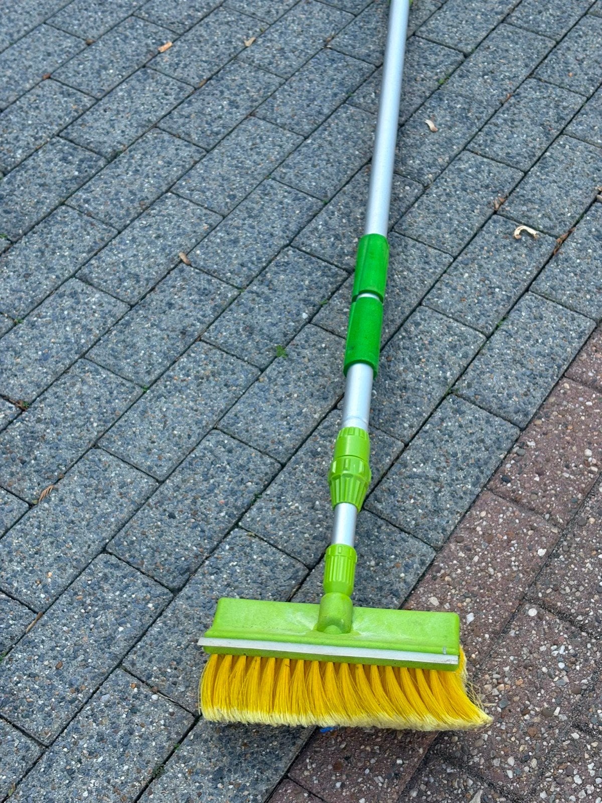 Groene bezem met uitschuifbare steel, Ophalen of Verzenden