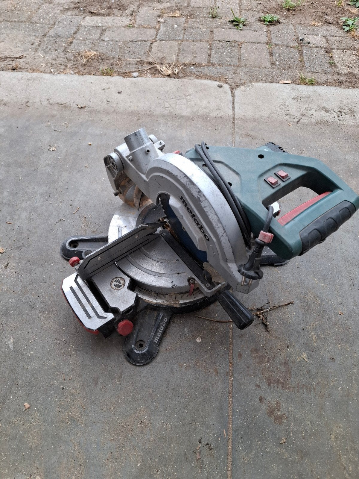 Metabo Afkortzaag - Gebruikt maar functioneel, Gebruikt, 600 tot 1200 watt, Ophalen of Verzenden, Afkortzaag
