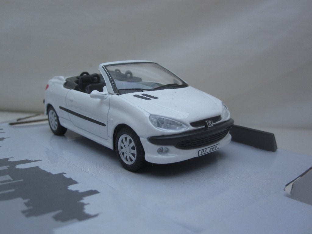 Peugeot 206CC 2000 wit 1:43 Cararama, Ophalen of Verzenden, Nieuw, Auto, Overige merken