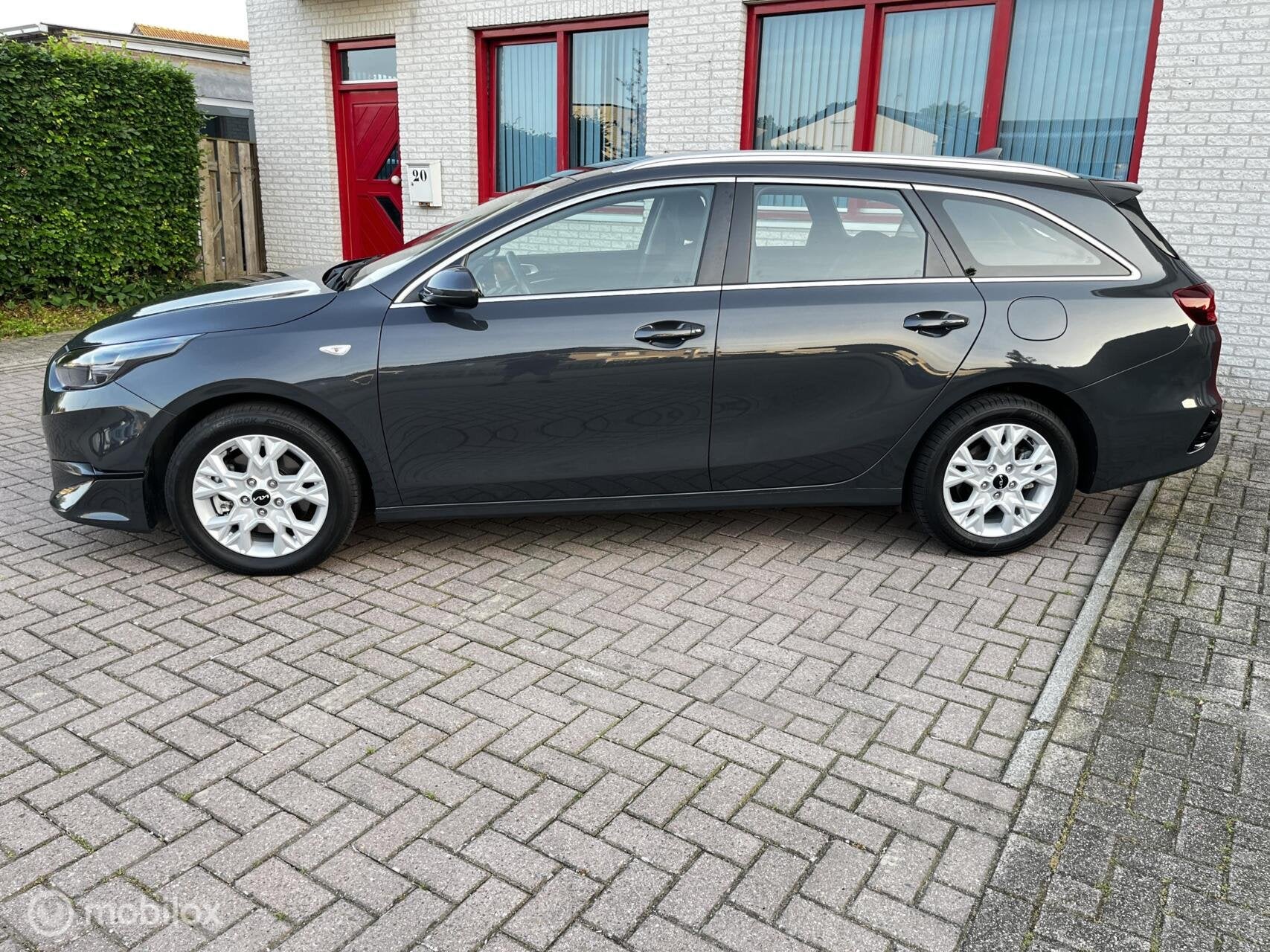 Kia Ceed Sportswagon 1.5 T-GDi AUTOMAAT/NAVI/CAMERA/140PK, Stof, Gebruikt, Zwart, 4 cilinders