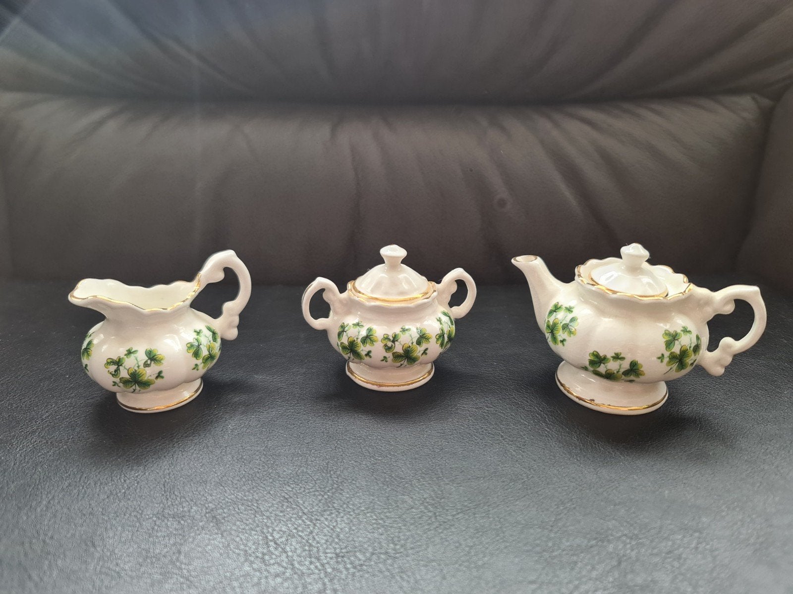 Miniatuur theeserviesje met klavertjes, Ophalen of Verzenden