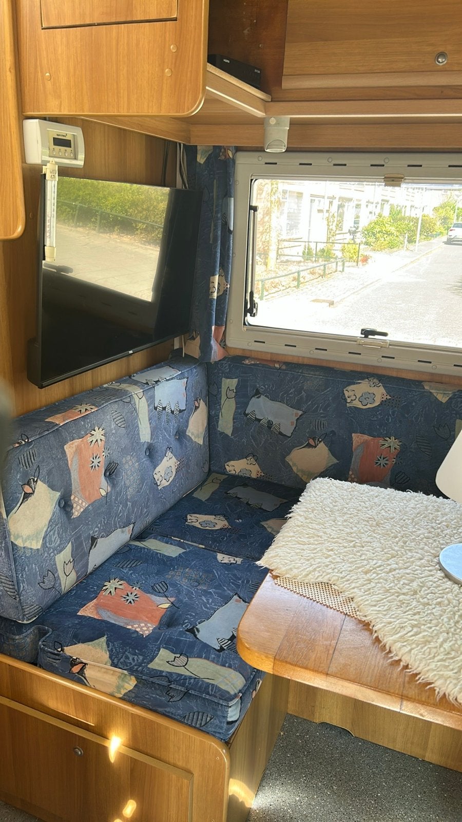 Foto 7 van camper met voortent