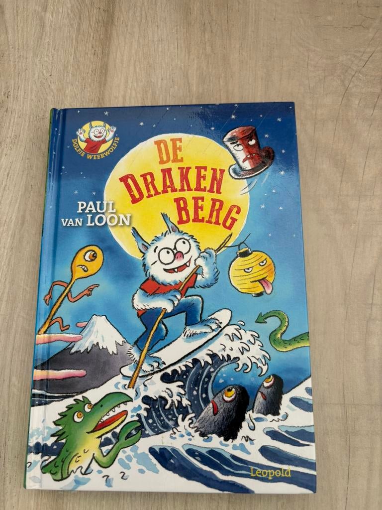Dolfje weerwolfje de drakenberg. Boek 22, Ophalen of Verzenden, Zo goed als nieuw