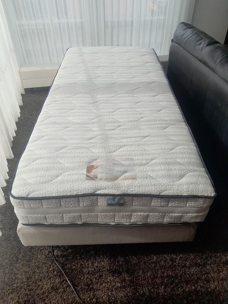 Eastborn ELXTIE springbox met afstandsbediening en matras, Ophalen of Verzenden